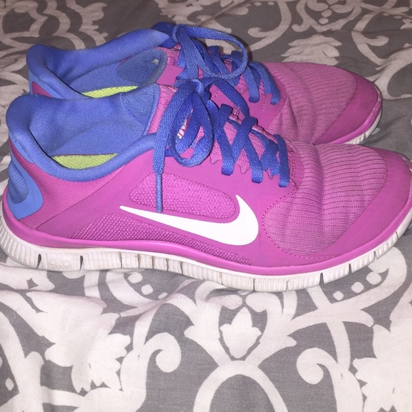 Nike Shoes - NIKE FREE RUNS 4.0 SIZE 6